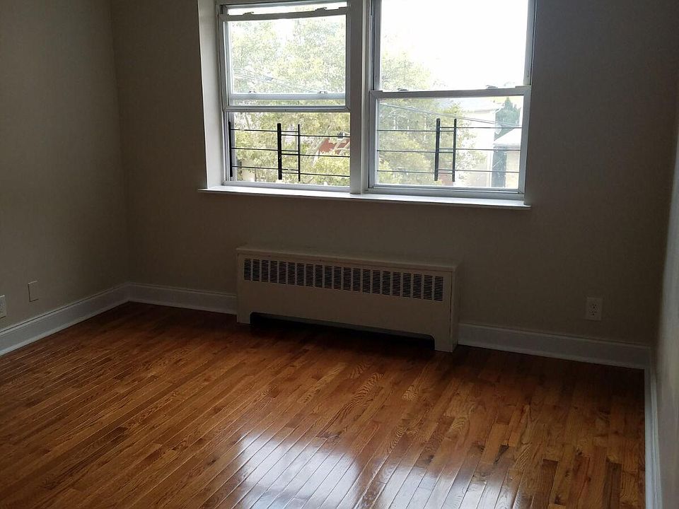 2nd image of 33 62nd St APT 4B