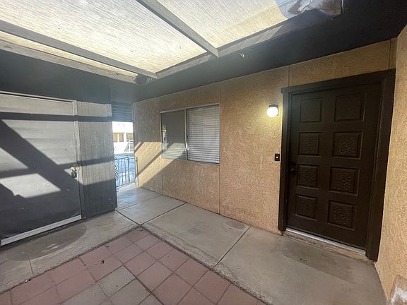 2nd image of 725 E 24th Pl