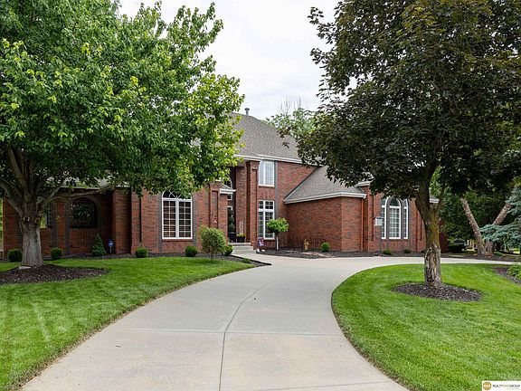 3rd image of 16432 Leavenworth Cir