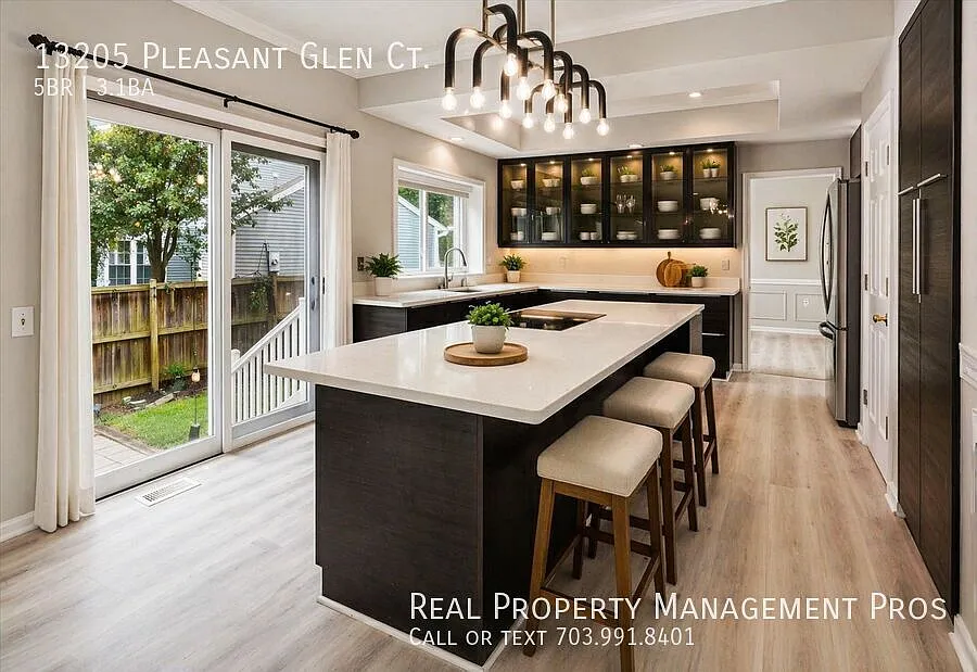 Beautifully Updated 5 Bedroom 3.5 Bath Colonial In Bradley Forest For Rent! — Photo 4