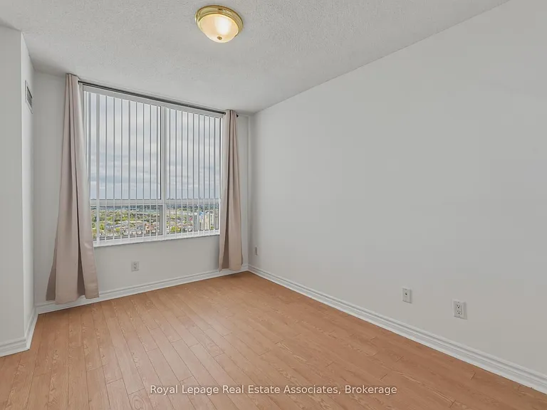 25 Kingsbridge Garden Cir #2424 — Photo 17