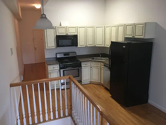 Rented by City Express Realty & Management Corp | media 29