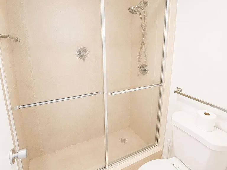 1069 Hillsboro Mile #603 — Photo 23