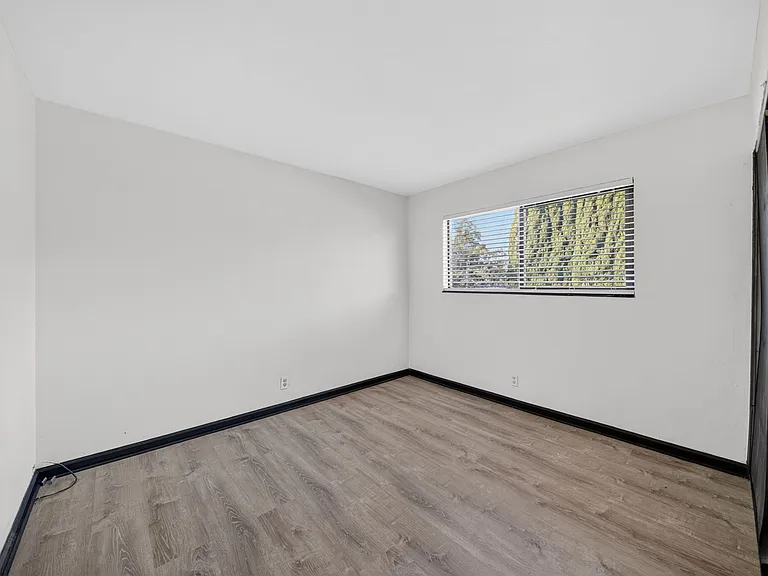27090 Belvedere Ct #4 — Photo 6
