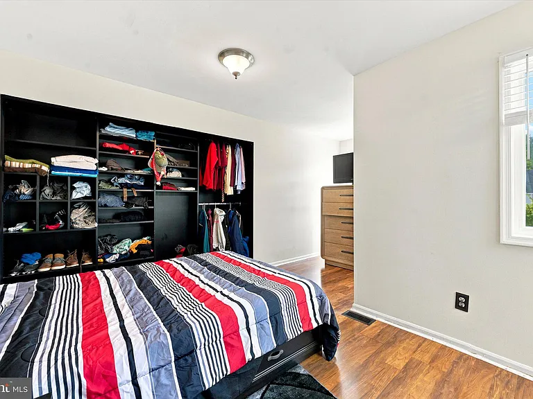 63 E Jonathan Ct — Photo 13