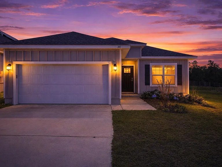 201 Lyla Ln — Photo 1