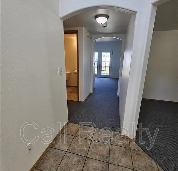 1021 N Malvern Rd — Photo 2