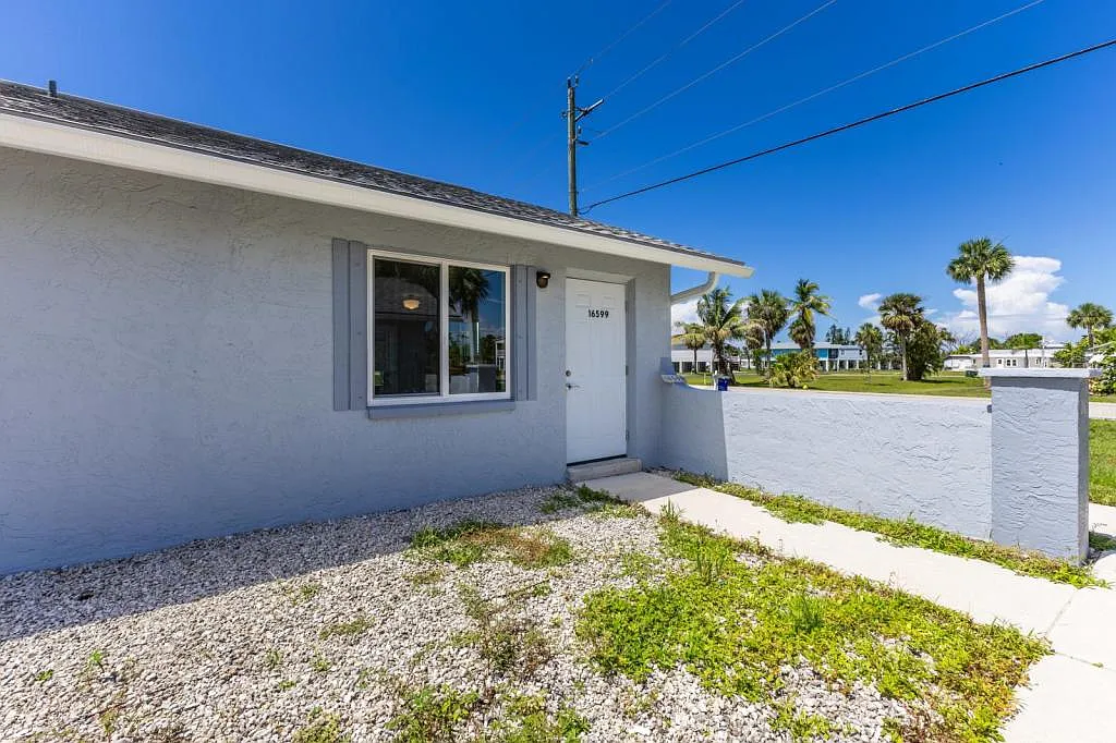 16595 Davis Rd — Photo 3