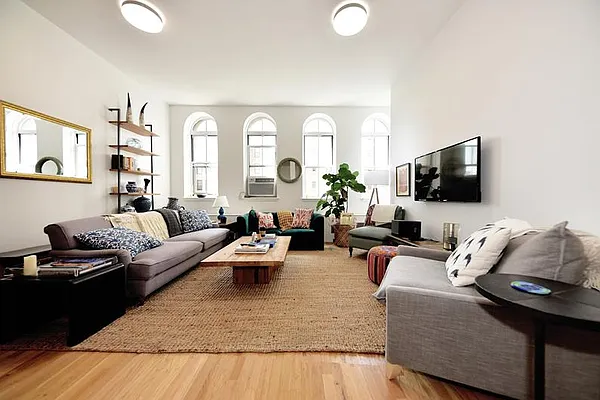 Rented by Buchbinder & Warren | media 17