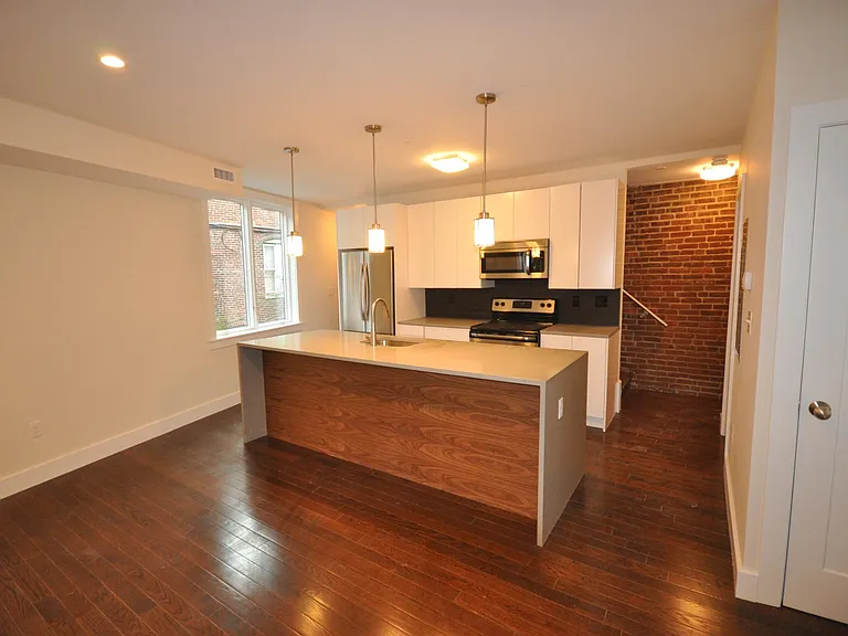 20 Sussex St #1B — Photo 1