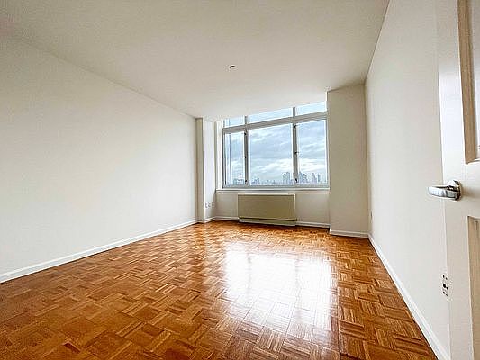 4th image of 350 W 43rd St APT 37E