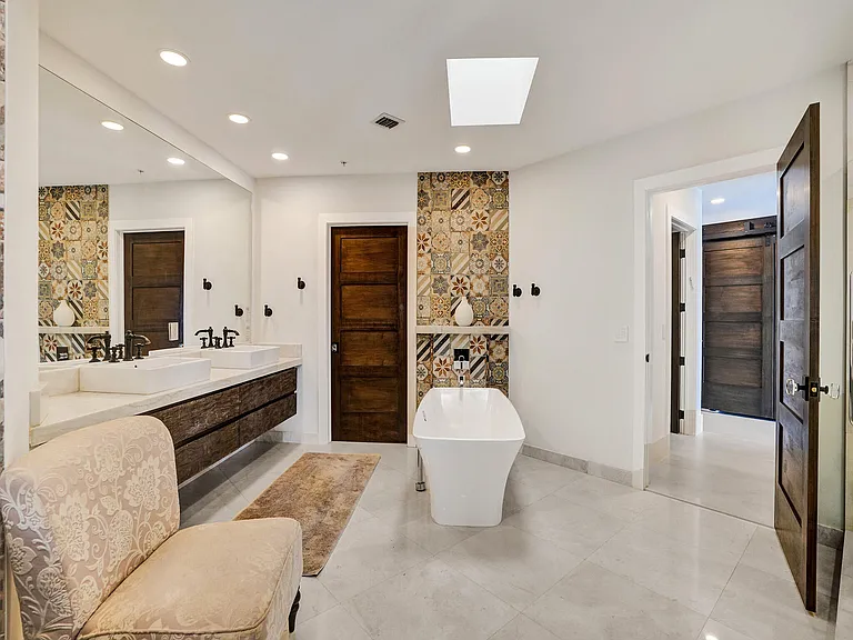 17301 Biscayne Blvd — Photo 27