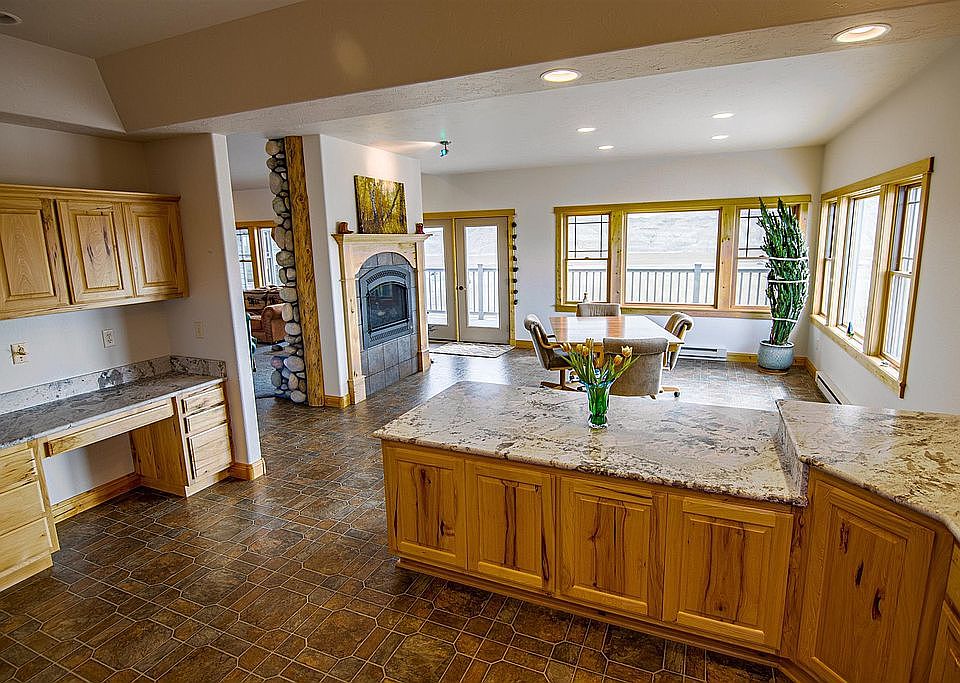 kitchen eating island, desk
