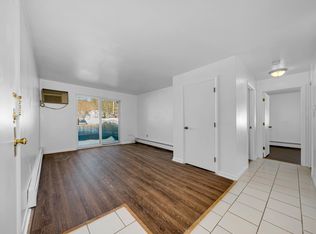 81 High St APT 10, Amesbury, MA 01913