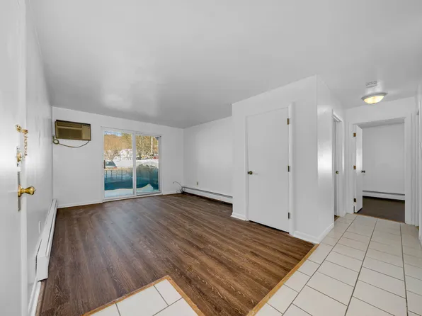 81 High St APT 10, Amesbury, MA 01913