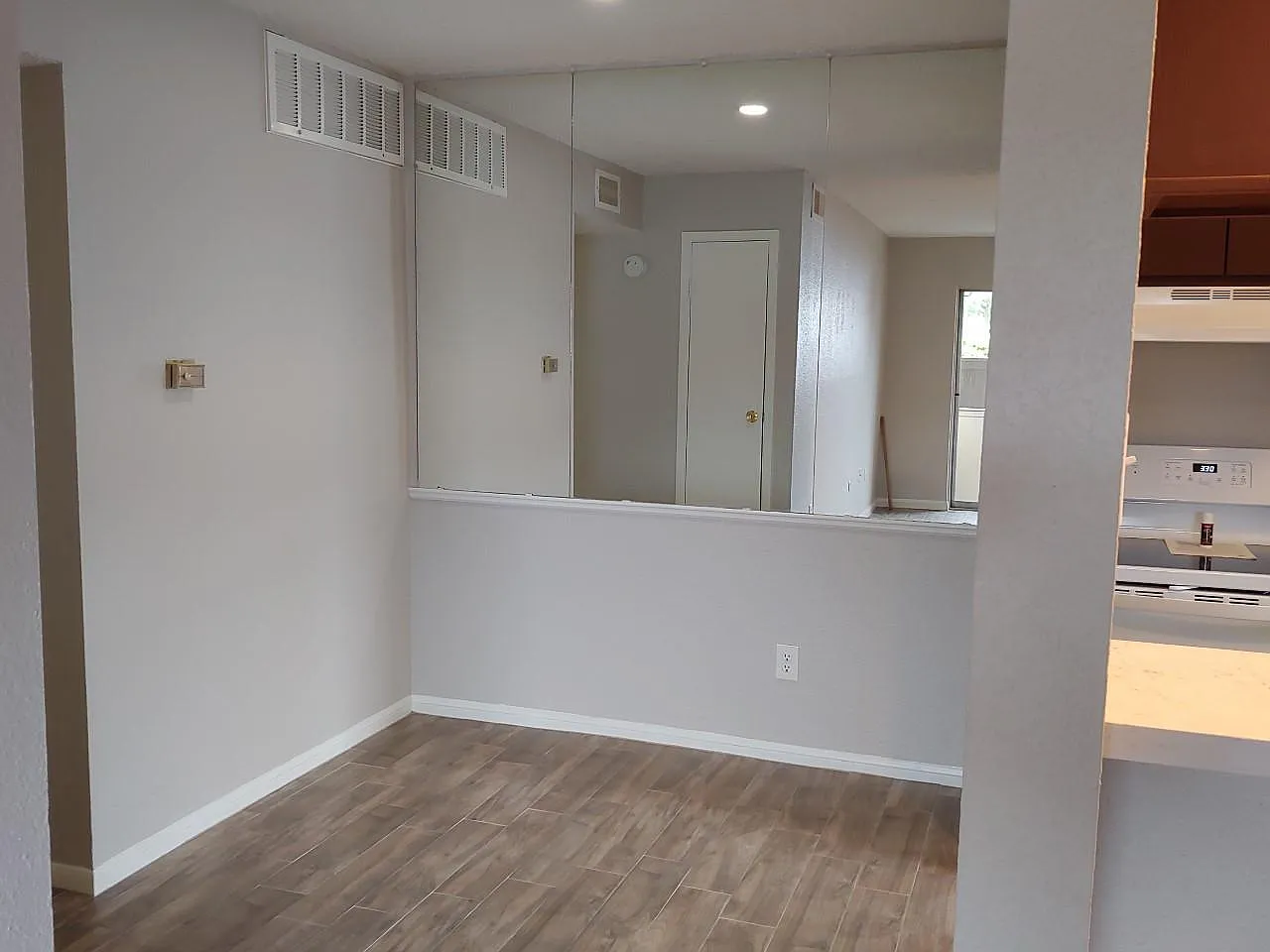 2 bed, 850 sqft, $1,100 — Photo 2
