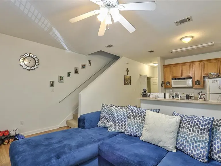 924 Ashburn Dr #2 — Photo 9