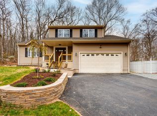 70 Whalehead Rd, Gales Ferry, CT 06335