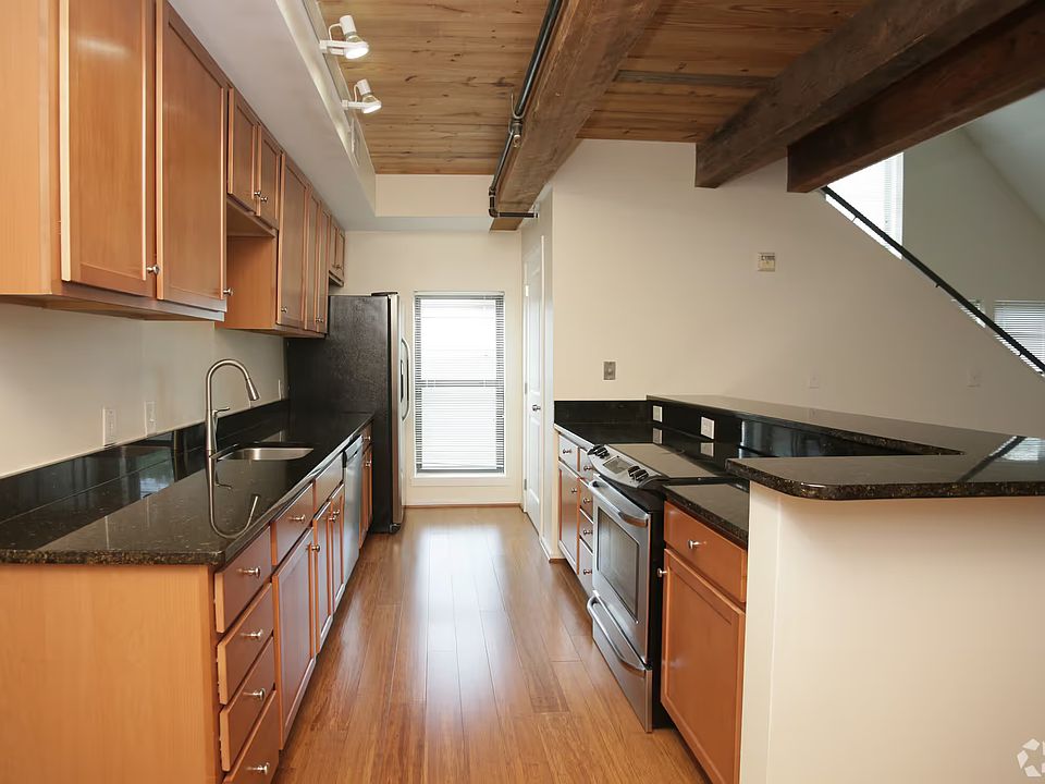 1st image of 2031 Clipper Park Rd APT 213