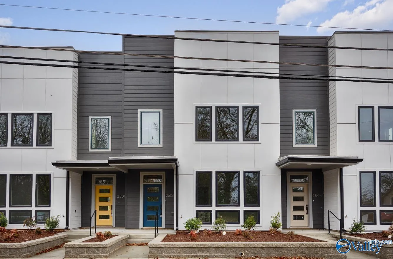 3 bed, 3.0 bath, 1579 sqft, $1,895 — Photo 1