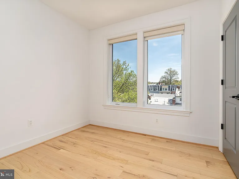 811 Upshur St NW #Penthouse 10 — Photo 32