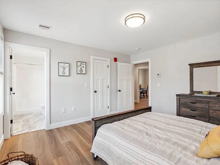 Bayberry Commons- 3 Bedroom 2.5 Bath Townhomes with 2 Car Garage — Photo 20