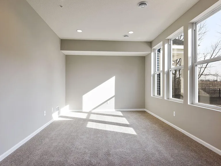 5182 Hampton St NE — Photo 4