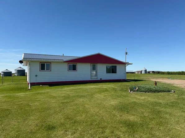 3132 18th St NE, Harvey, ND 58341