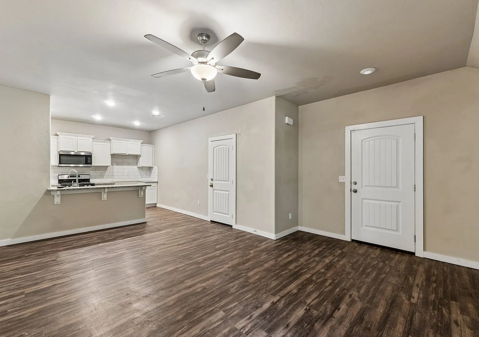 706 W London St — Photo 2