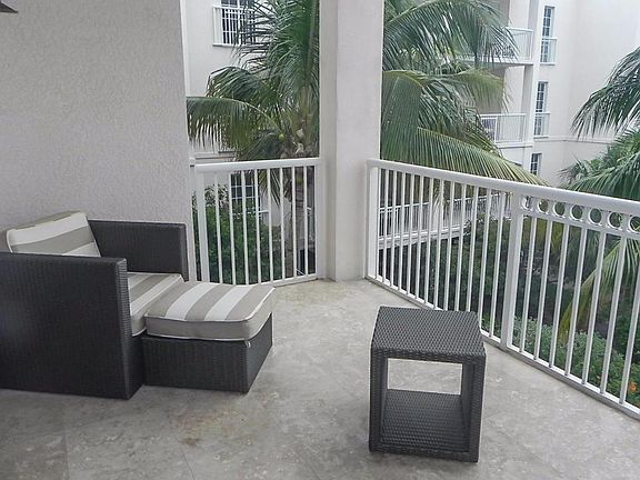 4th image of 3841 N Roosevelt Blvd #321