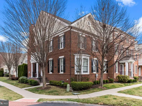 202 Palmer Aly #62, Newtown, PA 18940