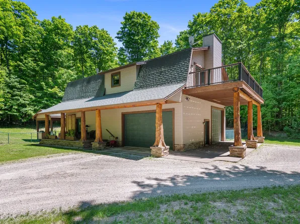 1725 Abbey Rd, Petoskey, MI 49770