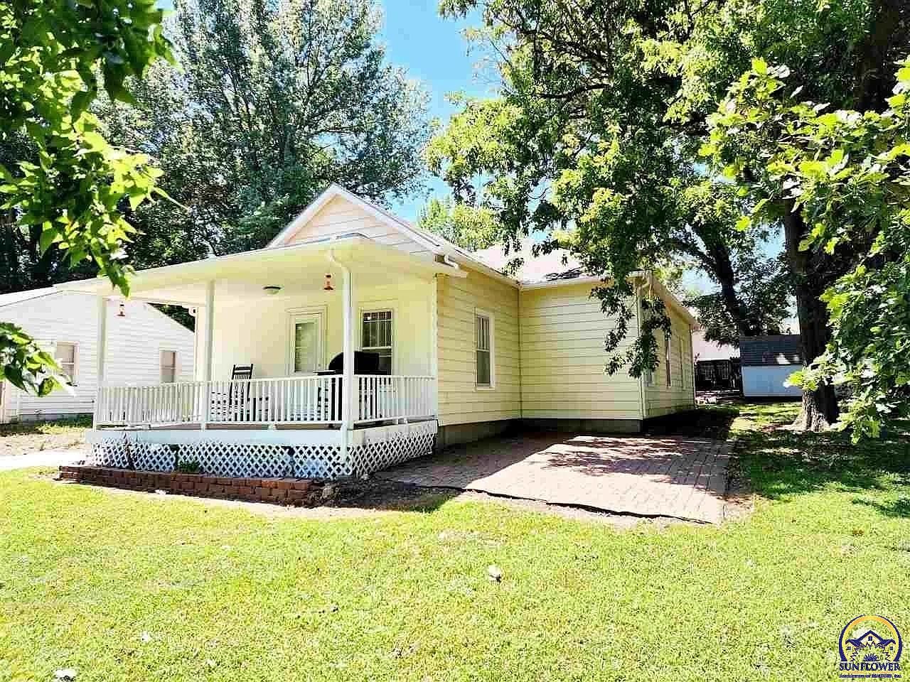 215 Walnut St, Wamego, KS 66547 | Zillow