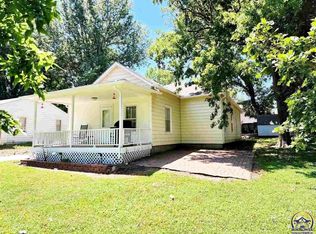 215 Walnut St, Wamego, KS 66547