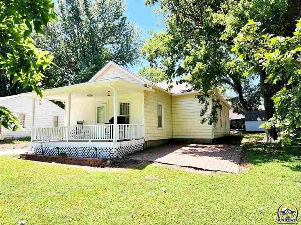 215 Walnut St, Wamego, KS 66547
