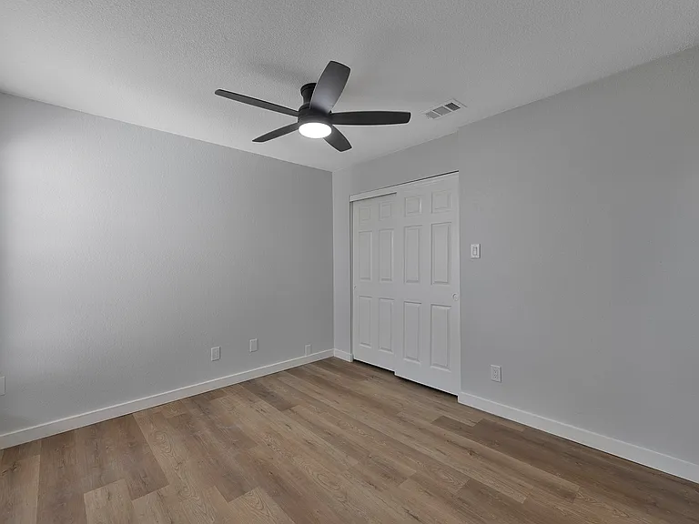 1911 Lavaca Ct — Photo 10