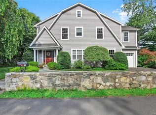 122 Sheephill Rd, Riverside, CT 06878