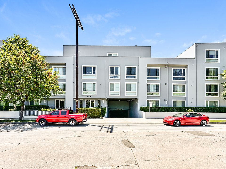 1st image of 10878 Bloomfield St #407