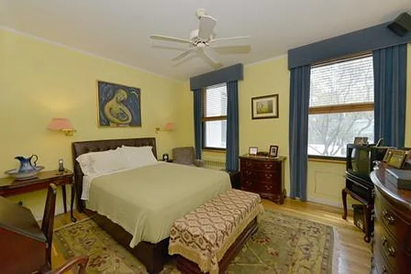 Sold by R New York | media 20