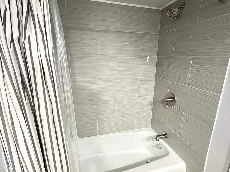 450 W 7th St #201 — Photo 12