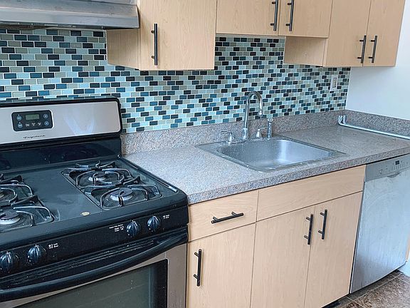 2nd image of 4016 Aldine St #1