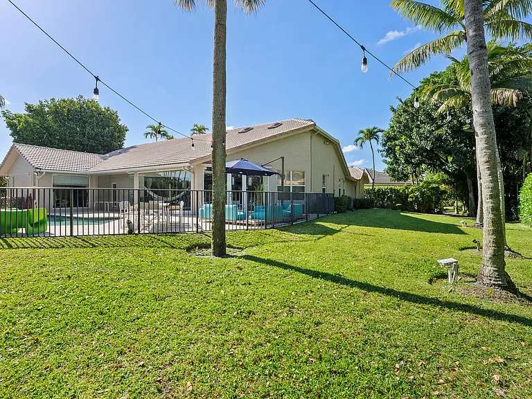 2245 SW 16th Pl — Photo 39