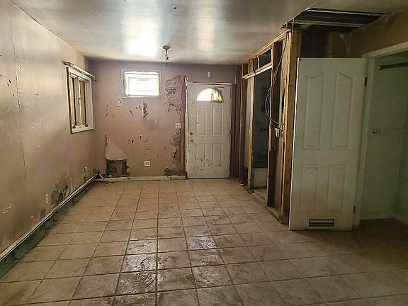 4th image of 61 Ackerman St