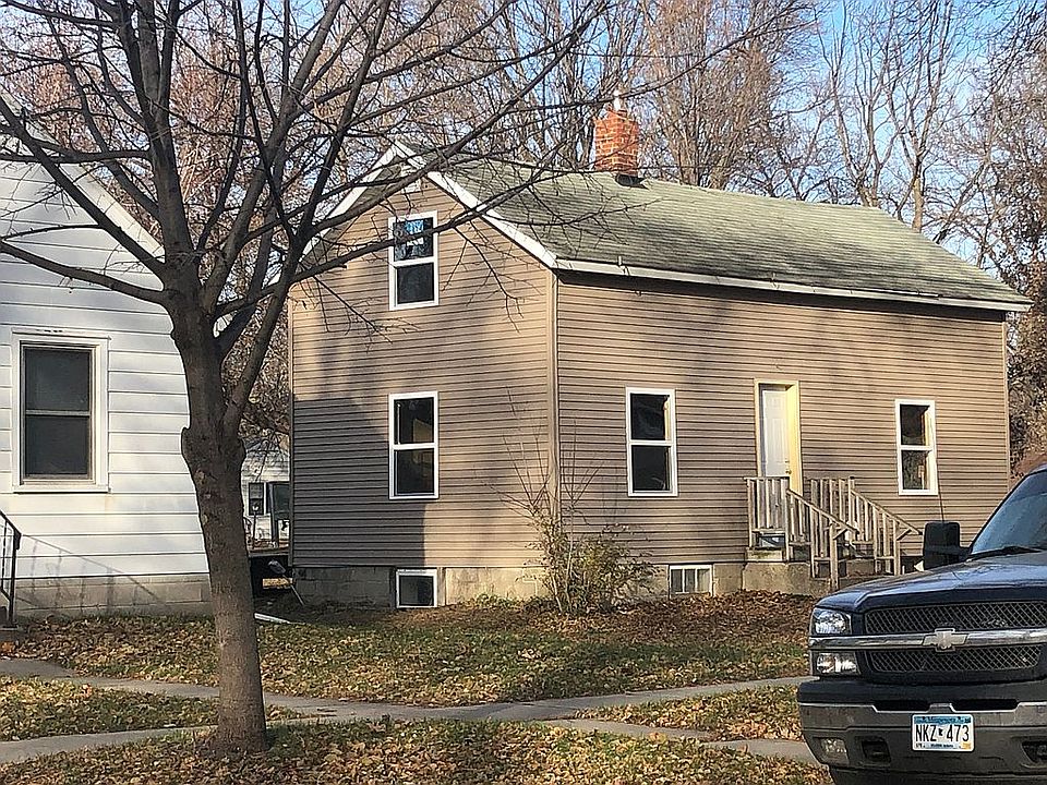 2nd image of 1002 3rd St SW