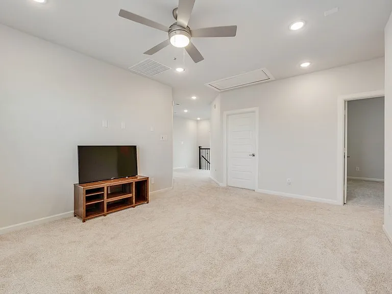 2201 Peters Colony Dr — Photo 26