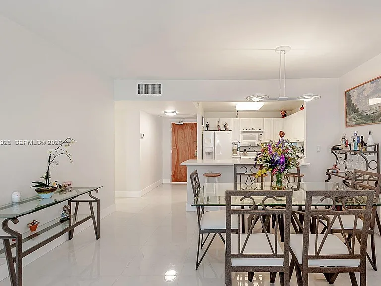 2301 Collins Ave #1416 — Photo 9
