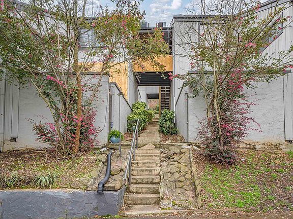 2nd image of 3350 Altamont Rd