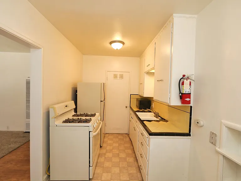4225 V St #3 — Photo 7