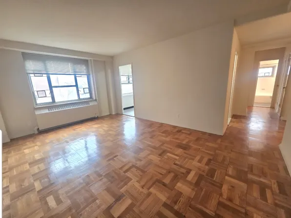 67-09 186th Ln #A, Fresh Meadows, NY 11365