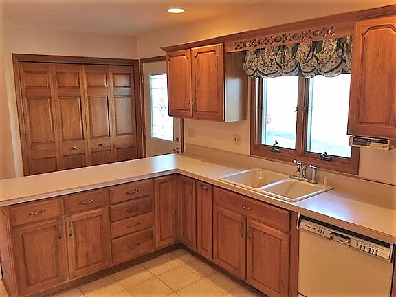 Great kitchen floorplan.